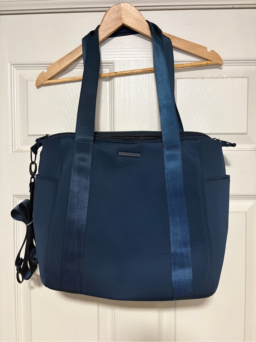 NWOT Tagalongs Navy Neoprene Tote Bag with Wide Straps